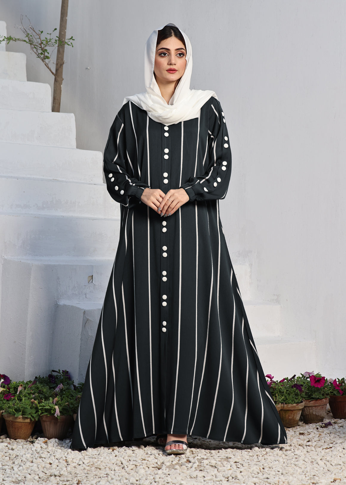 Linning Zoom Front Close Black Abaya (0120-P-720)